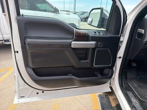 Used 2017 Ford F150 Platinum w/ Equipment Group 701A Luxury AWD/4WD image 11