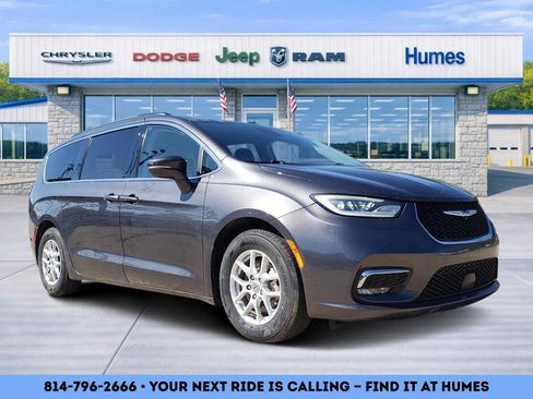 Used 2022 Chrysler Pacifica Touring-L FWD image 1