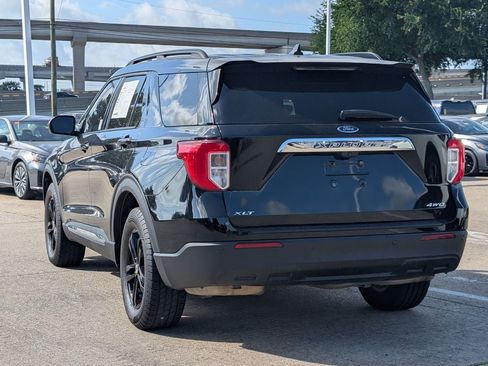 Used 2022 Ford Explorer XLT AWD/4WD image 4