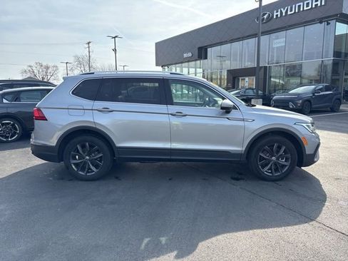 Used 2024 Volkswagen Tiguan SE image 3