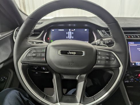 New 2025 Jeep Grand Cherokee Altitude image 16