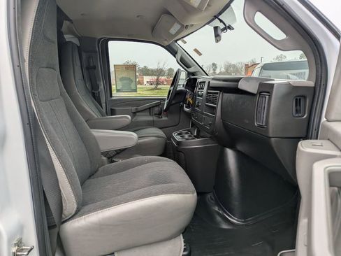 Used 2024 GMC Savana 2500 w/ Driver Convenience Package image 11