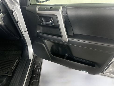 Used 2020 Toyota 4Runner SR5 Premium w/ Moonroof Package RWD image 30