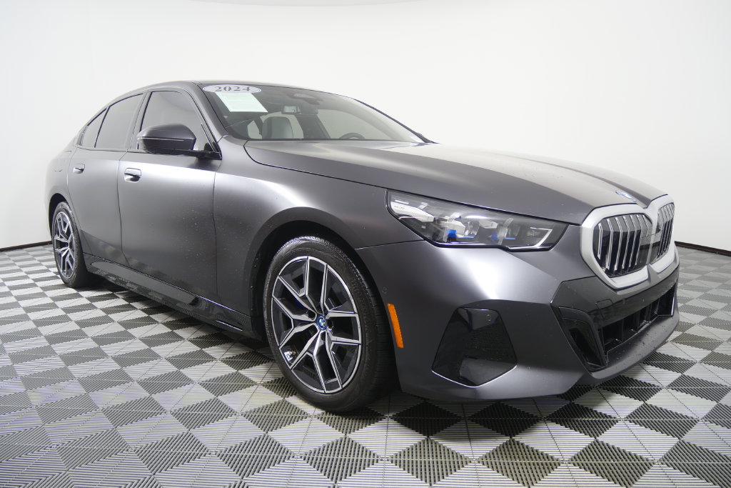 Certified 2024 BMW i5 eDrive40i w/ Executive Package RWD image 2