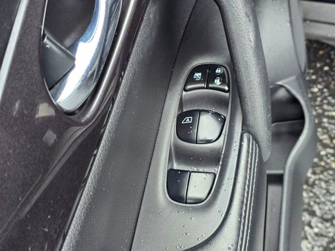 Used 2018 Nissan Rogue S AWD/4WD image 22
