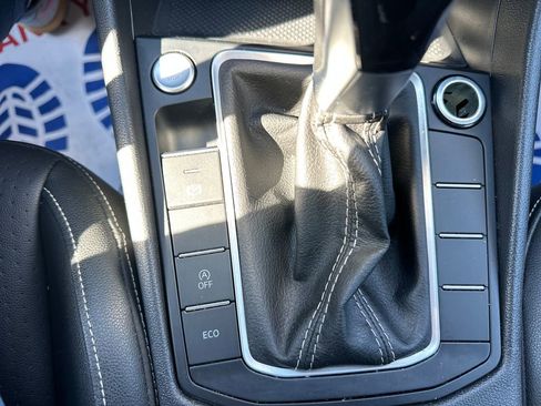 Used 2024 Volkswagen Jetta SE FWD image 25