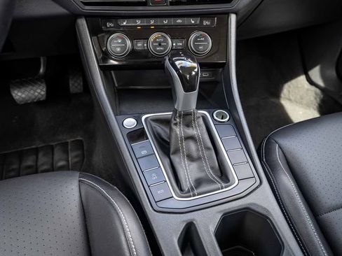 Used 2024 Volkswagen Jetta SE FWD image 32
