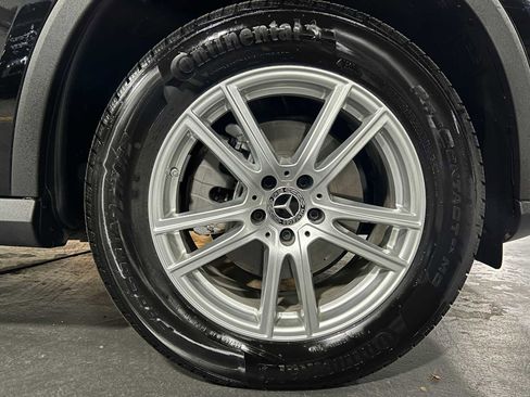 Used 2025 Mercedes-Benz GLC 300 4MATIC image 9