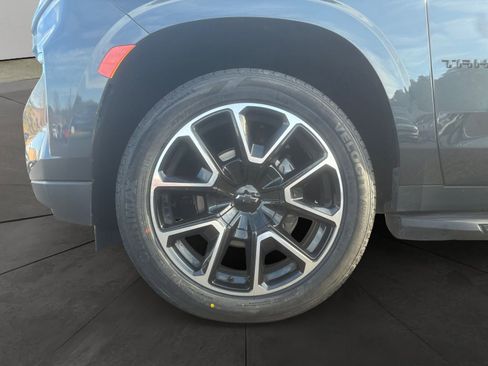 Used 2022 Chevrolet Tahoe RST w/ Luxury Package AWD/4WD image 14
