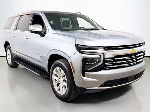 Certified 2025 Chevrolet Suburban Premier image 3