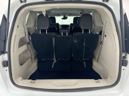 Used 2023 Chrysler Pacifica Touring-L FWD image 24