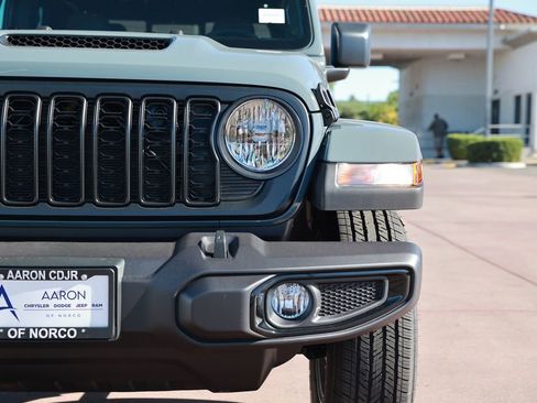 New 2026 Jeep Gladiator Sport AWD/4WD image 5