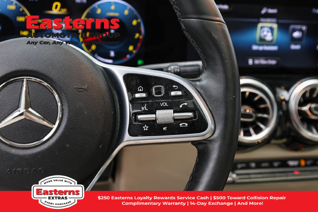 Used 2022 Mercedes-Benz GLB 250 4MATIC w/ Premium Package Lite image 17
