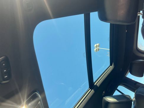 Used 2022 Jeep Grand Cherokee Overland image 33