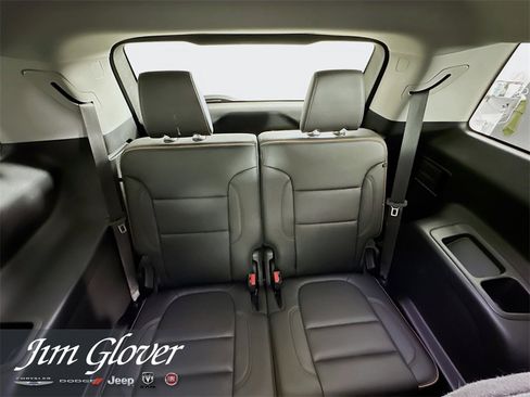 Used 2022 GMC Acadia AT4 w/ Technology Package image 17