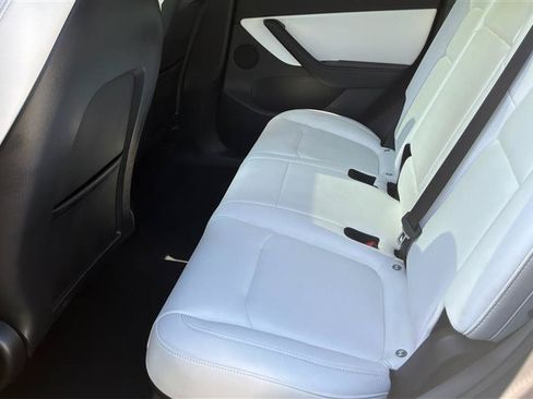 Used 2022 Tesla Model Y Long Range AWD/4WD image 11