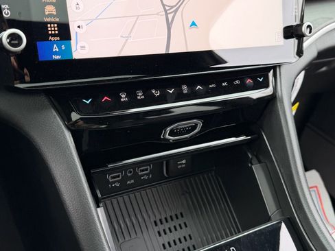 New 2026 Jeep Grand Cherokee Altitude image 18