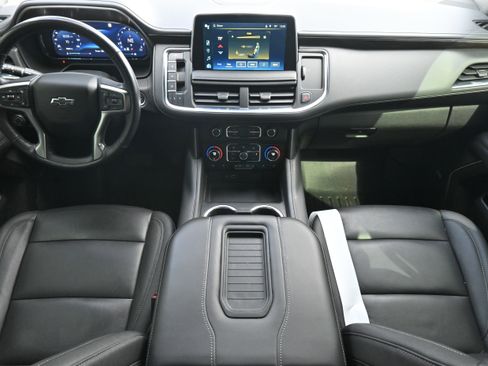 Used 2022 Chevrolet Suburban Z71 w/ Luxury Package image 3