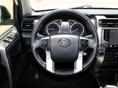 Used 2022 Toyota 4Runner Limited AWD/4WD image 12