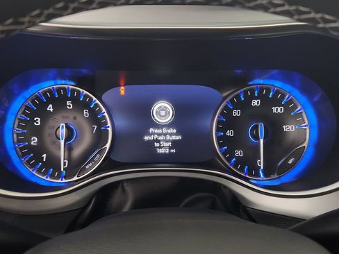 Used 2025 Chrysler Pacifica Limited AWD/4WD image 24