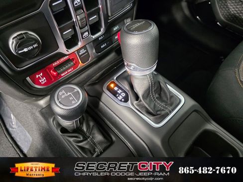 New 2025 Jeep Gladiator Mojave image 25