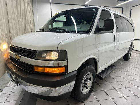 Used 2025 Chevrolet Express 3500 LT w/ LT Preferred Equipment Group RWD image 12