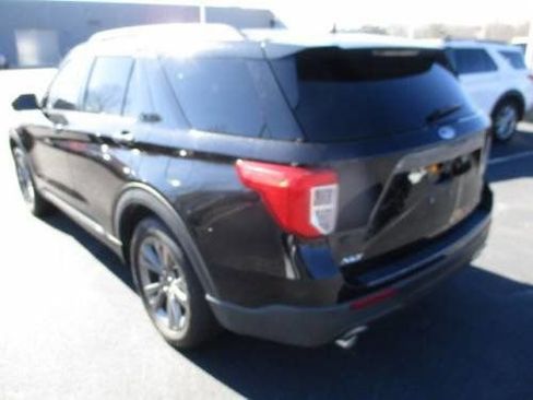 Used 2021 Ford Explorer XLT w/ Equipment Group 202A image 3