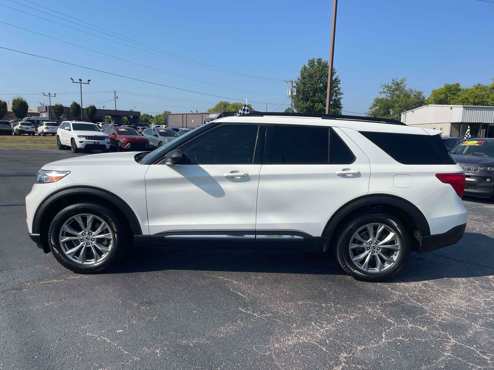 Used 2020 Ford Explorer XLT w/ Equipment Group 202A AWD/4WD image 4