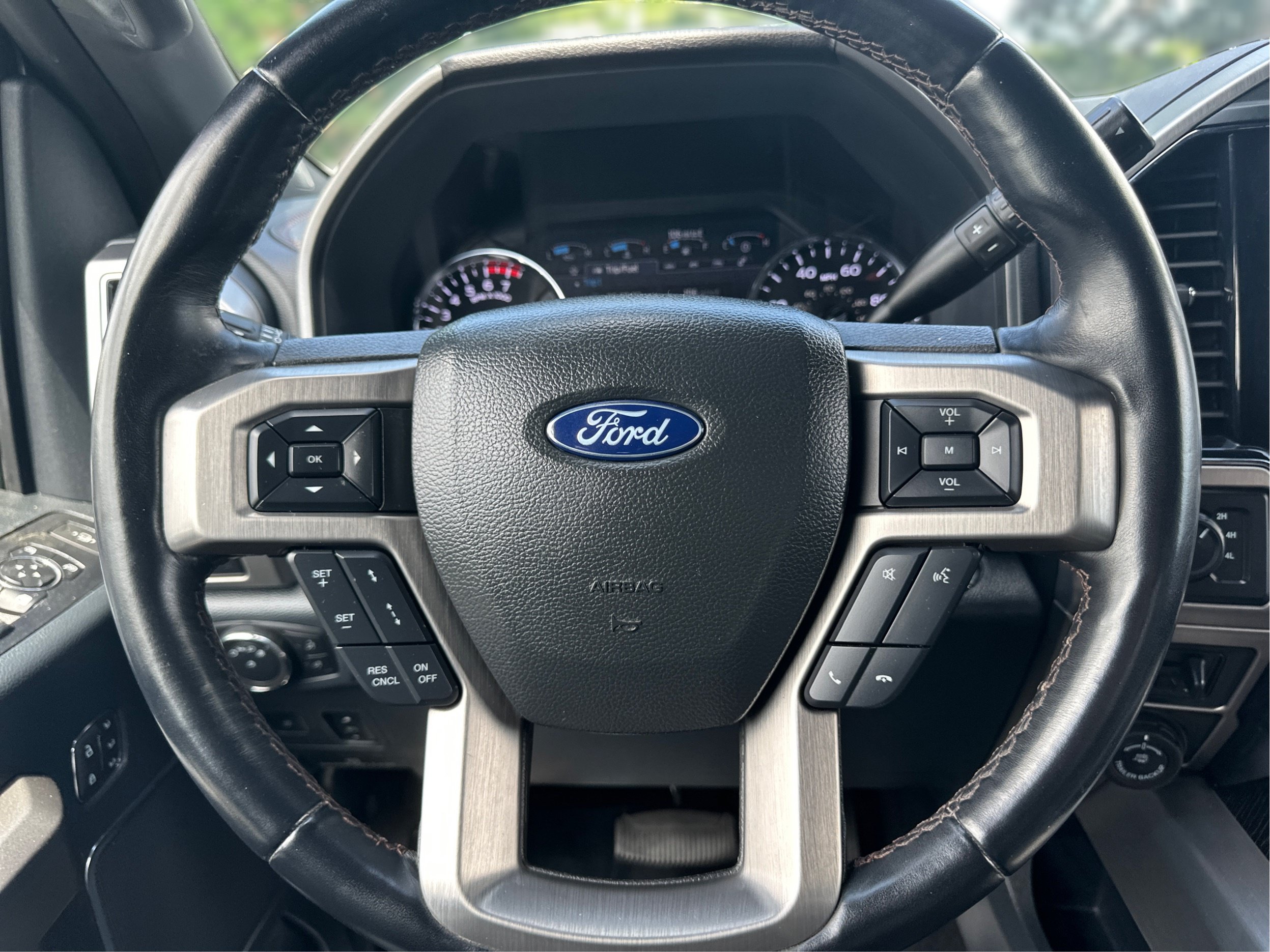 Used 2022 Ford F250 Platinum w/ FX4 Off-Road Package AWD/4WD image 21