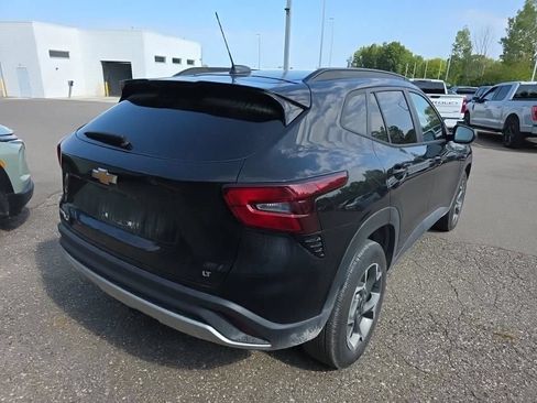 Used 2025 Chevrolet Trax LT w/ LT Convenience Package FWD image 4