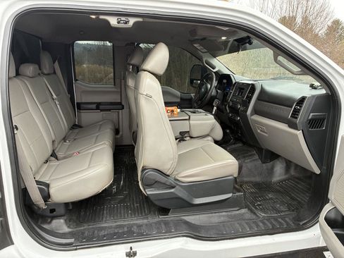 Used 2017 Ford F550 4x4 SuperCab Super Duty image 12