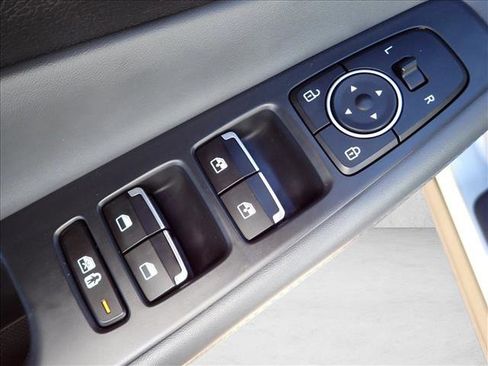 Used 2023 Hyundai Santa Fe SEL w/ Premium Package image 17