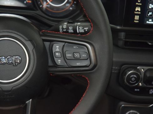 Used 2025 Jeep Wrangler Unlimited Rubicon image 37