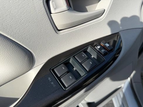 Used 2014 Toyota Sienna LE FWD image 94