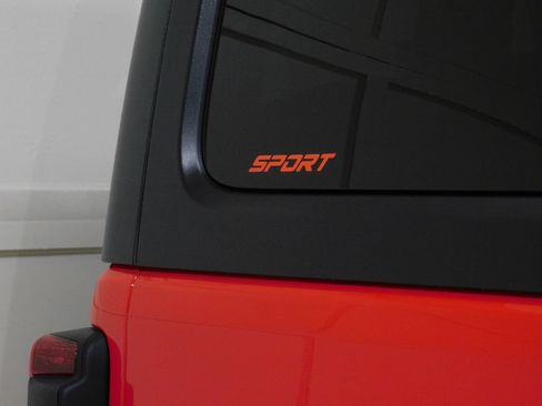 Used 2020 Jeep Wrangler Rubicon w/ Uconnect 4C Nav & Sound Group AWD/4WD image 7