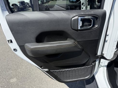 Used 2025 Jeep Wrangler Sahara AWD/4WD image 16