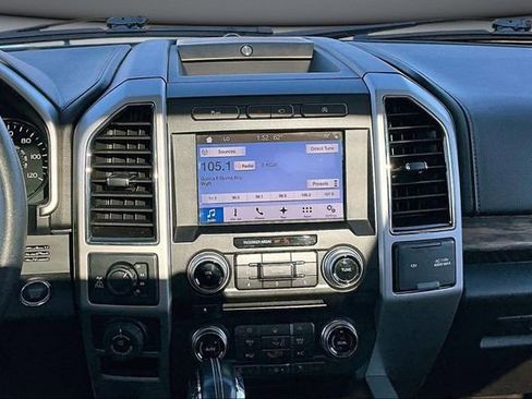 Used 2018 Ford F150 Lariat w/ Equipment Group 502A Luxury image 10