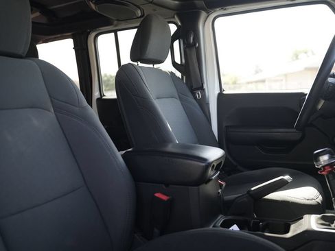 Used 2018 Jeep Wrangler Unlimited Sport AWD/4WD image 13