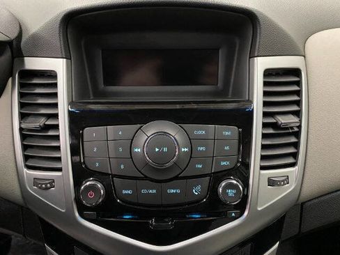 Used 2014 Chevrolet Cruze LS image 21