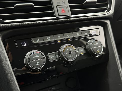 Used 2024 Volkswagen Taos SE image 12