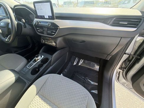 Used 2021 Ford Escape SE w/ SE Sport Appearance Package image 32