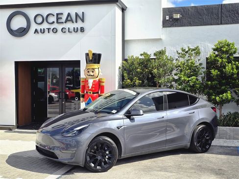 Used 2023 Tesla Model Y Long Range image 1