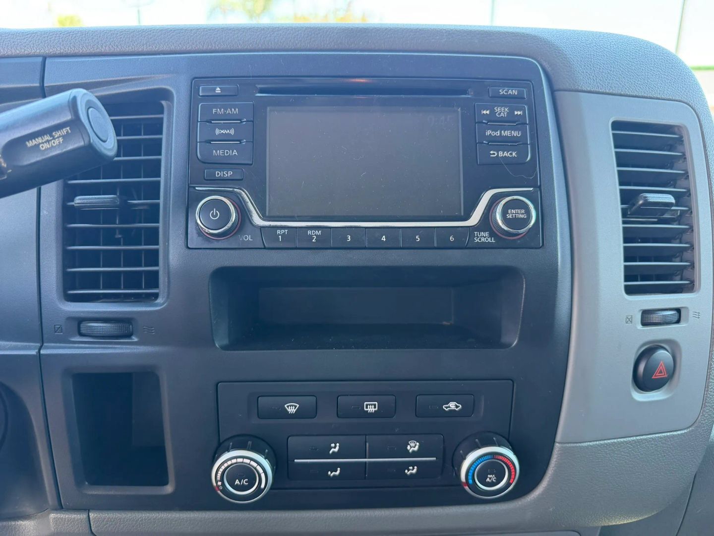 Used 2018 Nissan NV 3500 SV RWD image 22