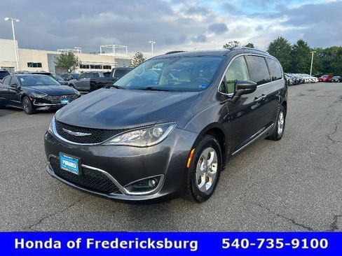 Used 2017 Chrysler Pacifica Touring-L Plus FWD image 1