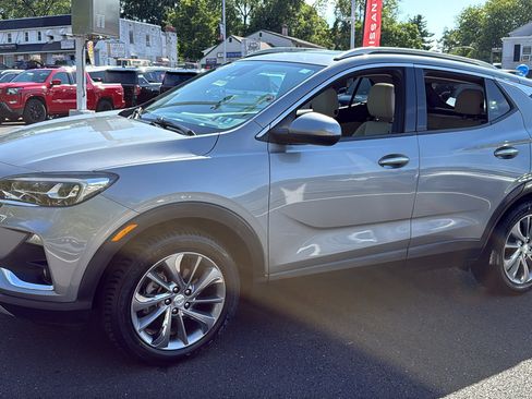 Used 2023 Buick Encore GX Essence w/ Experience Buick Package FWD image 3