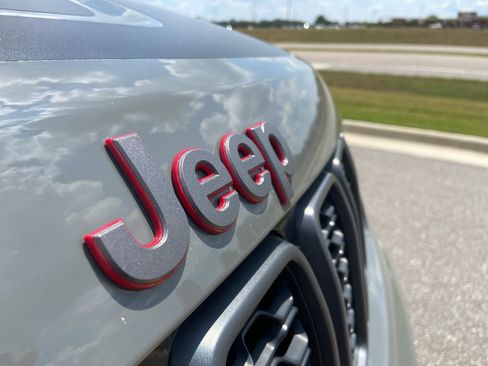 Used 2021 Jeep Grand Cherokee Trailhawk w/ Premium Lighting Group image 2