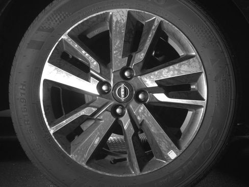 Used 2025 Nissan Versa SV FWD image 12