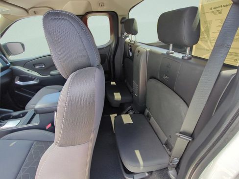 Certified 2025 Nissan Frontier SV RWD image 10