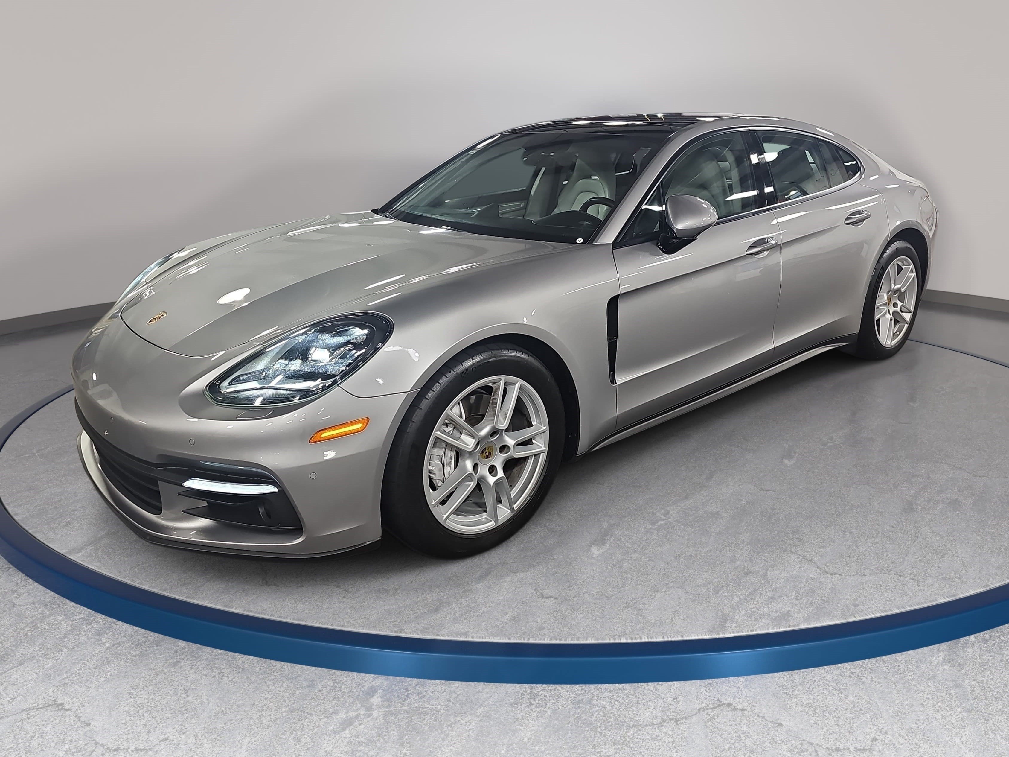 Used 2018 Porsche Panamera 4 AWD/4WD image 1