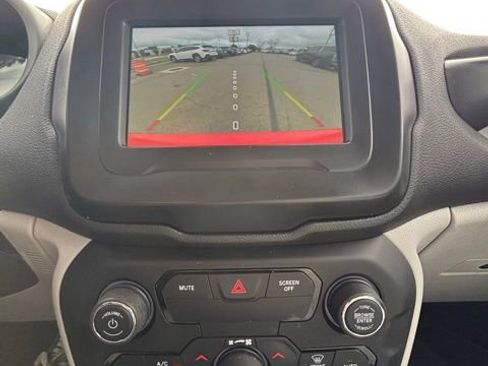 Used 2018 Jeep Renegade Limited image 21